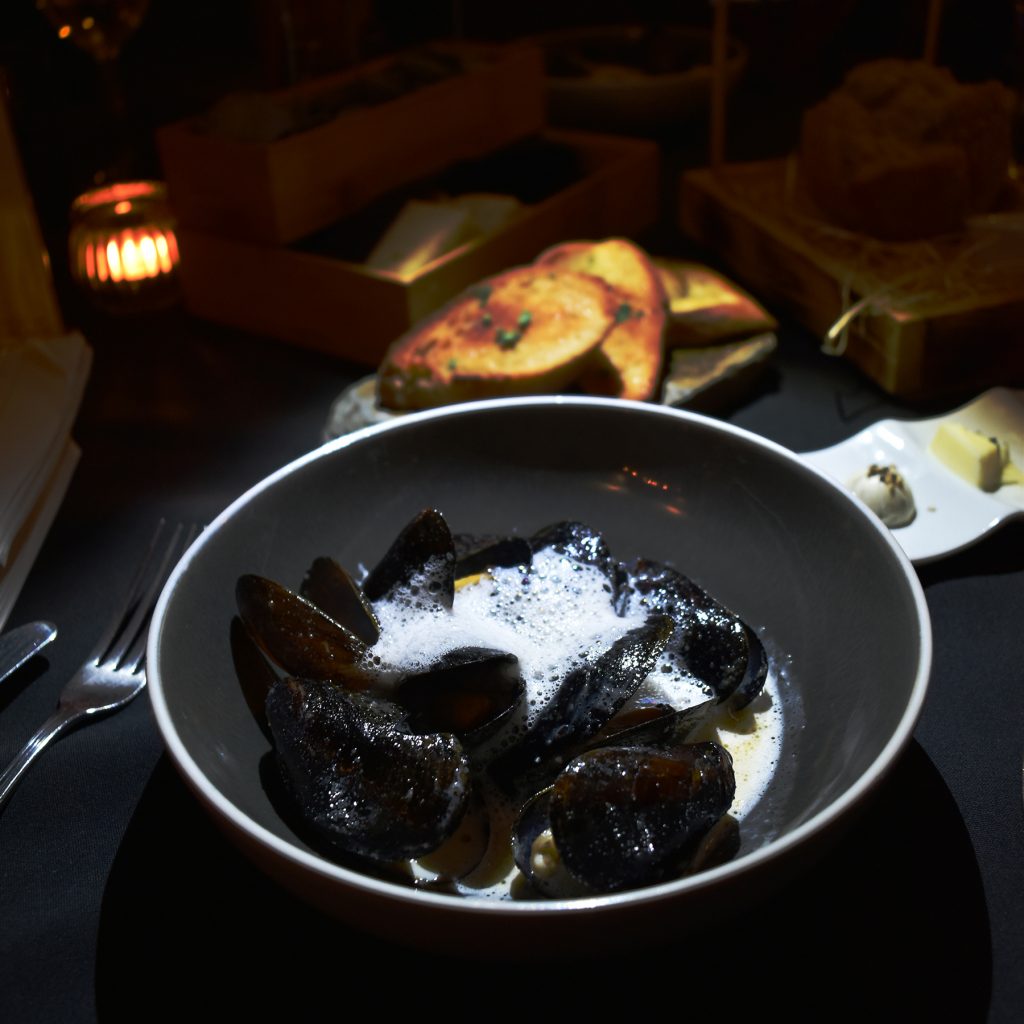 Mussels in a white wine foam